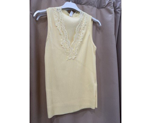 top canal&eacute; y encaje amarillo