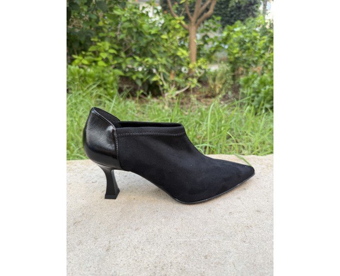 zapato abotinado negro 2696