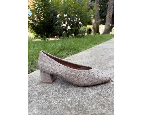 zapato de salon trenzado beige