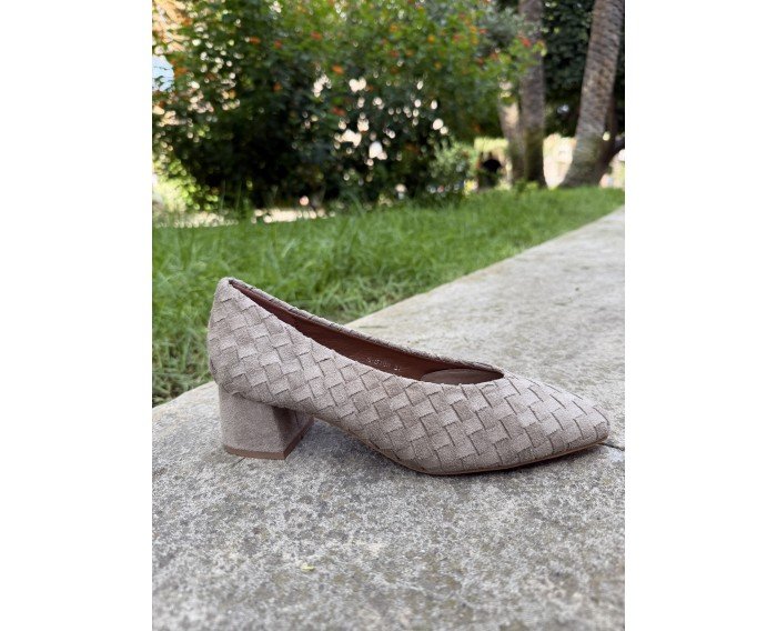 zapato de salon trenzado beige