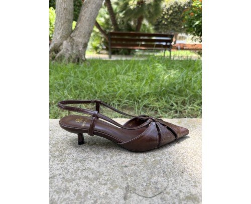 zapato de salon caf&eacute;