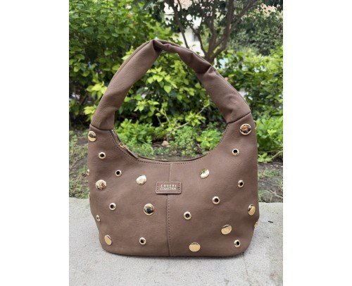 bolso de hombro con tachas