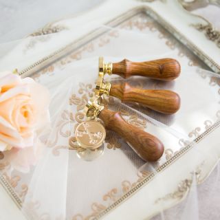 Un sello de lacre personalizado para tus invitaciones