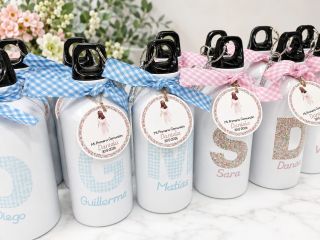 Bidones personalizados para la Comunión de Daniela: un recuerdo práctico y lleno de encanto