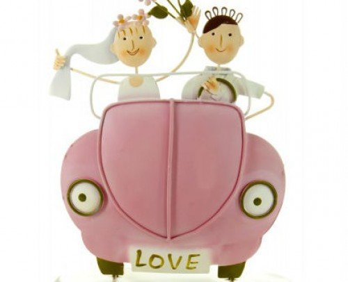 novios en coche