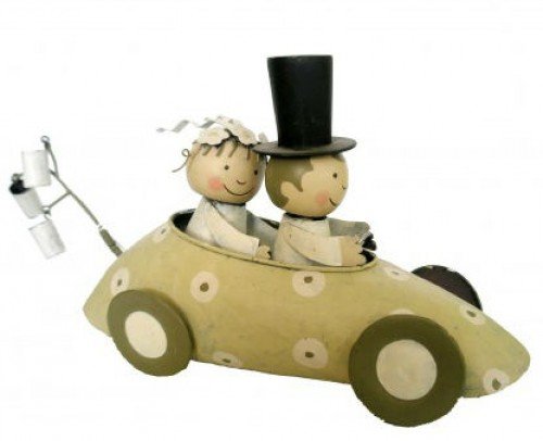 novios en coche