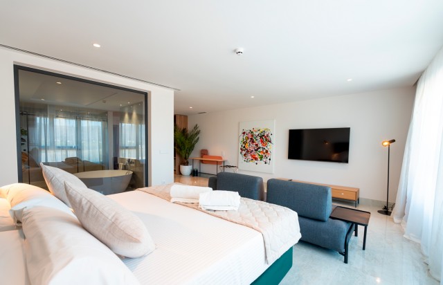 aperturahotelasalamarina04.jpg