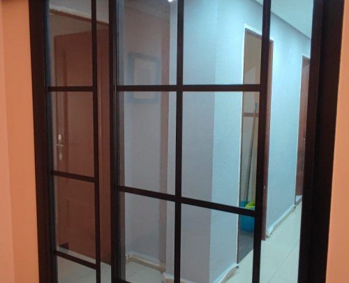 Separación de estancias, puerta con fijo diferentes medidas