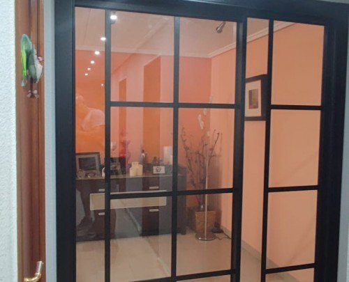 Separación de estancias, puerta con fijo diferentes medidas