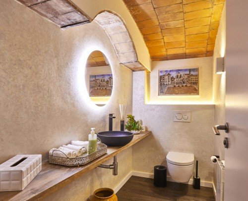 Bathroom design with wallpaper in Alella, Barcelona