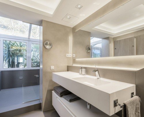 Baño moderno con diseño de ducha panoramica