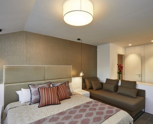 Room design with warm tones in Alella, Barcelona