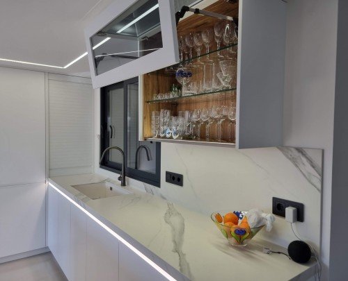Elevable Blum Aventos HF
