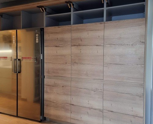Elevable Blum Aventos HK