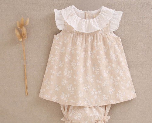 Vestido con braguita beige con flores y volante cuello de Dadati - Colección Malva