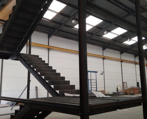 montaje previo de la escalera en nuestras instalaciones