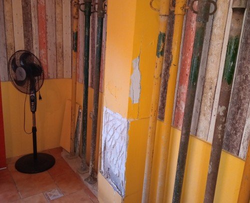 PILAR DAÑADO Y APUNTALADO