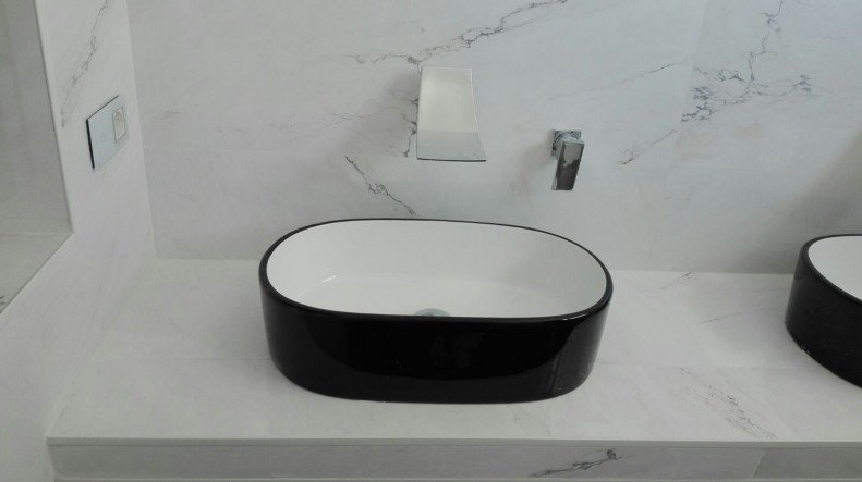 ÚLTIMOS RETOQUES EN LA VIVIENDA DE EL CAMPELLO. BAÑO PRINCIPAL VIVIENDA EL CAMPELLO. BAÑO